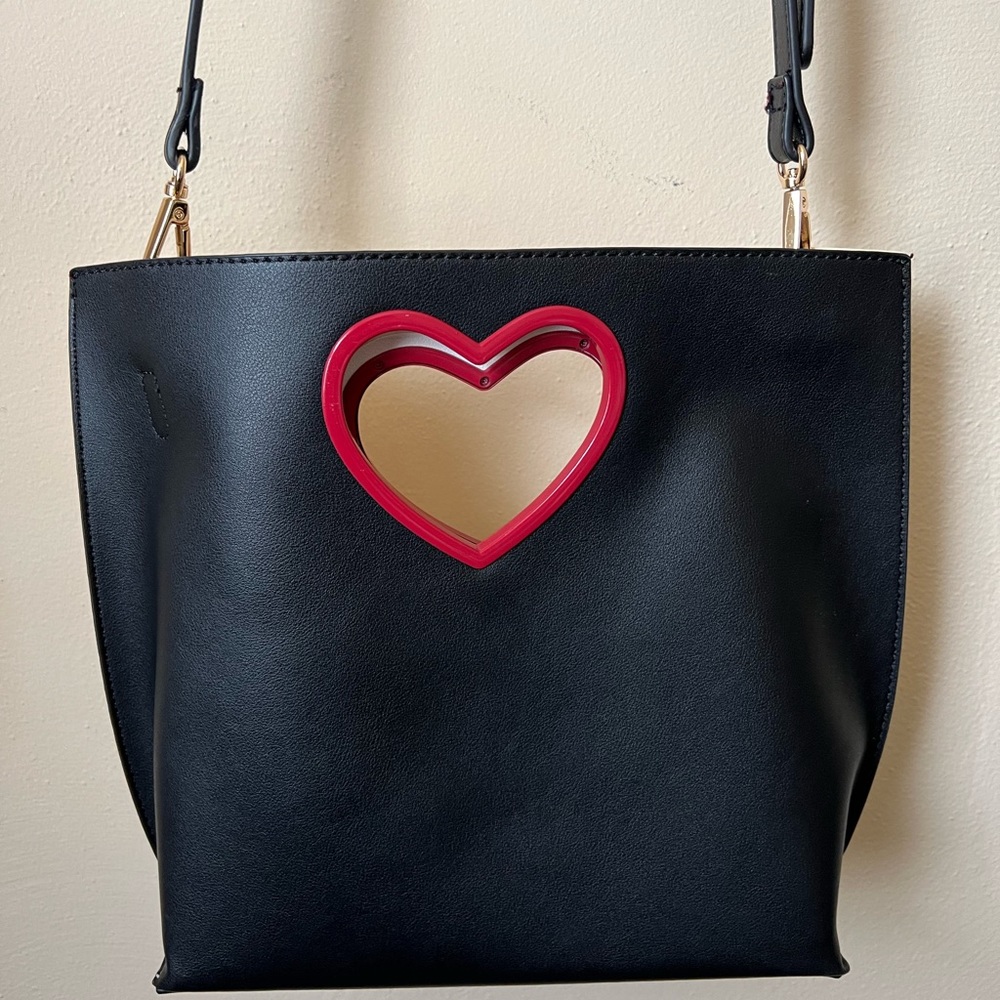ModCloth Structured Heart Bag ♥️